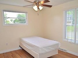 5 Beds 2 Baths in Syracuse, NY (Photo 5 of 7)