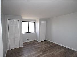 3 Beds 1.5 Baths in Fairport, NY (Photo 5 of 8)