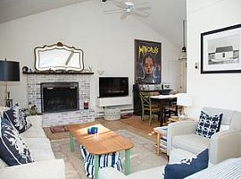 3 Beds 2 Baths in East Hampton, NY (Photo 2 of 8)
