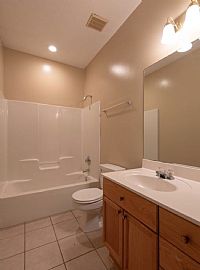 Charming 2 Bedroom  in Auburn, AL (Photo 4 of 8)