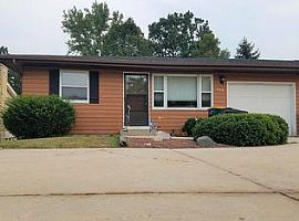 147 W Paradise Dr, West Bend, Wi 53095 in West Bend, WI