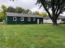 1826 Hopkins Ave, Eau Claire, Wi 54701 in Eau Claire, WI (Photo 10 of 11)