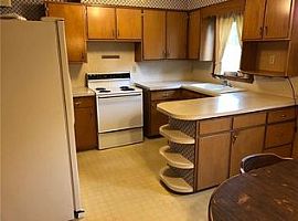 1826 Hopkins Ave, Eau Claire, Wi 54701 in Eau Claire, WI (Photo 3 of 11)