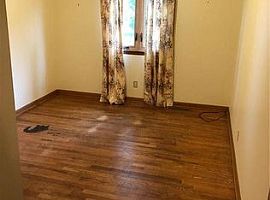 1826 Hopkins Ave, Eau Claire, Wi 54701 in Eau Claire, WI (Photo 5 of 11)