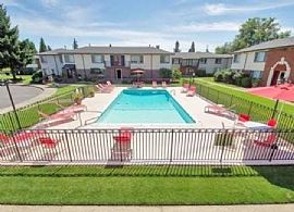 Attracting 2 Bedroom Apartment in Portland, OR (Photo 3 of 12)