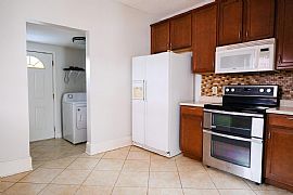 340 Campsie Pl, Lexington, Ky   2 Beds 1 Bath in Lexington, KY (Photo 3 of 7)