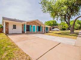 4 Beds 2 Baths 1,553 Sqft in Austin, TX (Photo 2 of 12)