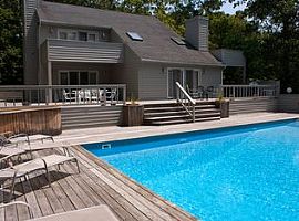 3 Beds 2 Baths 2,200 Sqft in East Hampton, NY (Photo 11 of 12)