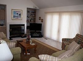 3 Beds 2 Baths 2,200 Sqft in East Hampton, NY (Photo 3 of 12)