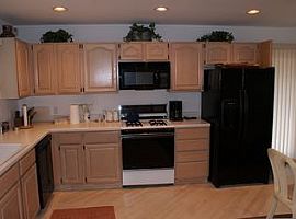 3 Beds 2 Baths 2,200 Sqft in East Hampton, NY (Photo 4 of 12)