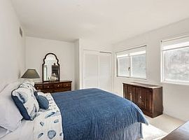 4 Beds 3 Baths 4,000 Sqft in East Hampton, NY (Photo 10 of 12)