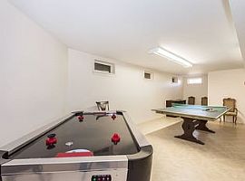 4 Beds 3 Baths 4,000 Sqft in East Hampton, NY (Photo 11 of 12)