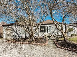 4 Beds 3 Baths 4,000 Sqft in East Hampton, NY (Photo 12 of 12)