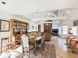 4 Beds 3 Baths 4,000 Sqft in East Hampton, NY (Photo 4 of 12)