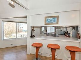 4 Beds 3 Baths 4,000 Sqft in East Hampton, NY (Photo 7 of 12)