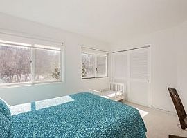 4 Beds 3 Baths 4,000 Sqft in East Hampton, NY (Photo 8 of 12)
