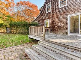 4 Beds 3 Baths 2,000 Sqft in Southampton, NY (Photo 11 of 11)