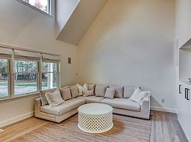 4 Beds 3 Baths 2,000 Sqft in Southampton, NY (Photo 3 of 11)