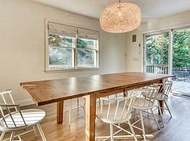 4 Beds 3 Baths 2,000 Sqft in Southampton, NY (Photo 5 of 11)