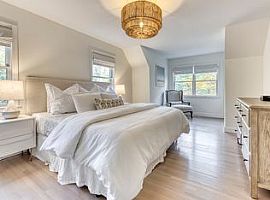 4 Beds 3 Baths 2,000 Sqft in Southampton, NY (Photo 7 of 11)