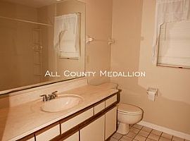 A Lovely 4 Bed Apaertment in Alva, FL (Photo 10 of 12)