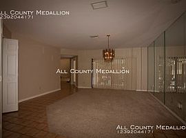 A Lovely 4 Bed Apaertment in Alva, FL (Photo 2 of 12)