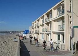 A Nice Looking 2 Bedroom Home in Pacific Beach, CA (Photo 3 of 5)