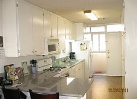 A Nice Looking 2 Bedroom Home in Pacific Beach, CA (Photo 4 of 5)