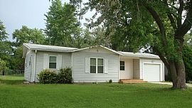 5004 Sw 17th Ter, Topeka, Ks   3 Beds 1 Bath in Topeka, KS