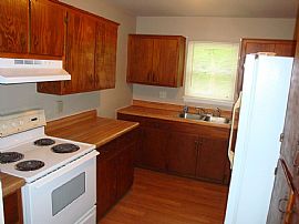 5004 Sw 17th Ter, Topeka, Ks   3 Beds 1 Bath in Topeka, KS (Photo 2 of 7)