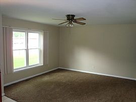 5004 Sw 17th Ter, Topeka, Ks   3 Beds 1 Bath in Topeka, KS (Photo 4 of 7)