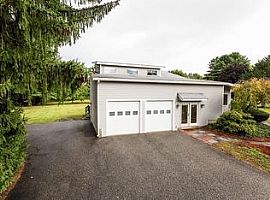 5 Beds 3.5 Baths in Lexington, MA (Photo 2 of 6)