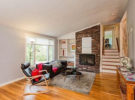 5 Beds 3.5 Baths in Lexington, MA (Photo 3 of 6)