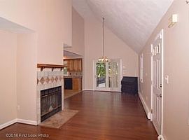 40 Ivan Ave, Warwick, Ri 02889 in Warwick, RI (Photo 2 of 11)