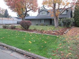 Walk to Delta Shopping Center 5 Minuets to Valley River Center  in Eugene, OR