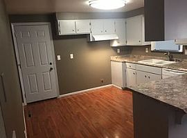 Walk to Delta Shopping Center 5 Minuets to Valley River Center  in Eugene, OR (Photo 3 of 12)