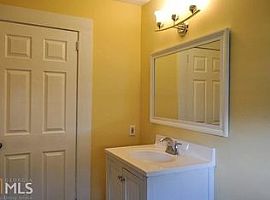 3 Beds 2 Bath 1600 Sq. Ft.  in Atlanta, GA (Photo 6 of 7)