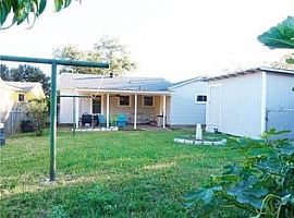 3 Beds 1 Bath 1,006 Sqft in Fort Worth, TX (Photo 10 of 11)