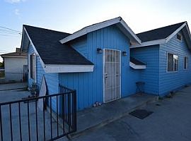 Multi Family Home in Long Beach, CA