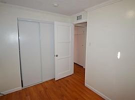 Multi Family Home in Long Beach, CA (Photo 5 of 12)