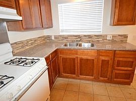 Multi Family Home in Long Beach, CA (Photo 9 of 12)