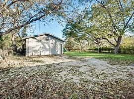 3 Beds 1 Bath 1,129 Sqft in Hurst, TX (Photo 8 of 9)