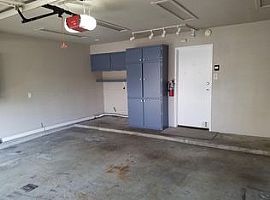 Townhouse with Vaulted Ceilings in Santa Clarita, CA