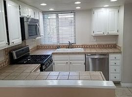 Townhouse with Vaulted Ceilings in Santa Clarita, CA (Photo 9 of 12)