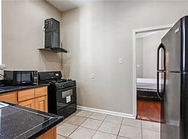 Beautiful 3 Bedroom Cozy Home in New Orleans, LA (Photo 9 of 12)