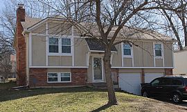 Nice, Convenient, 3 Br Split Level House in Olathe, KS