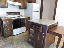 Nice, Convenient, 3 Br Split Level House in Olathe, KS (Photo 3 of 7)