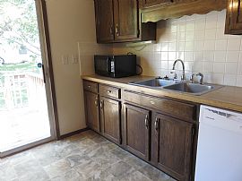 Nice, Convenient, 3 Br Split Level House in Olathe, KS (Photo 4 of 7)