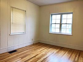 218 Glazier Ave, Bellevue, Ky   3 Beds 1 Bath in Bellevue, KY (Photo 4 of 9)