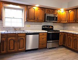 218 Glazier Ave, Bellevue, Ky   3 Beds 1 Bath in Bellevue, KY (Photo 6 of 9)